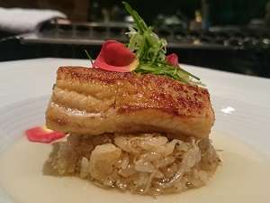 『鰻のポシェ シラス入り焼きリゾットに乗せて 山椒の香る銀餡で』です。