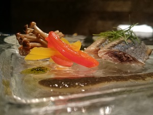 『 秋刀魚のサオール 肝ソース パプリカのピクルスと共に 』です。