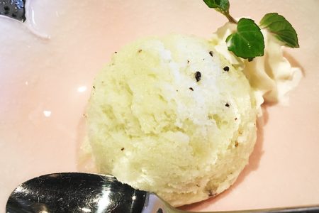 『 キューイフルーツ 』のアイスクリームです。