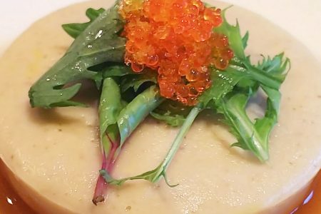 『 キノコのフラン トビコ添え 』です。