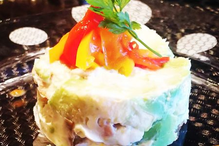 『 チキンローフとアボカドのタルタル 』です。